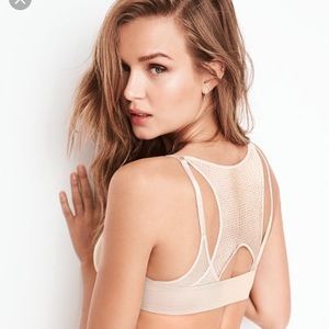 Black 36 DDD NWT VS lightlined front close